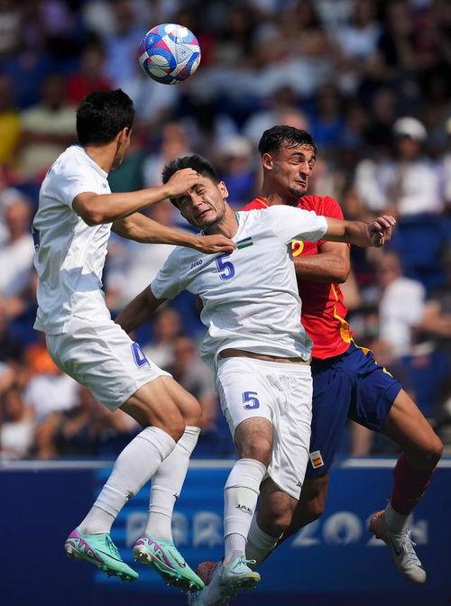 足球男子小组赛C组：乌兹别克斯坦vs西班牙,西班牙小组赛首胜，乌兹别克斯坦遗憾告负
